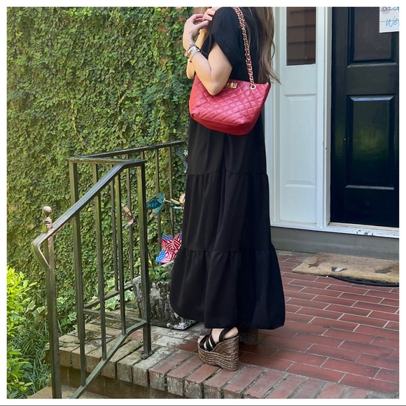 Chic Gold chain Embossed Red Tote Bag - Picture 3 of 4